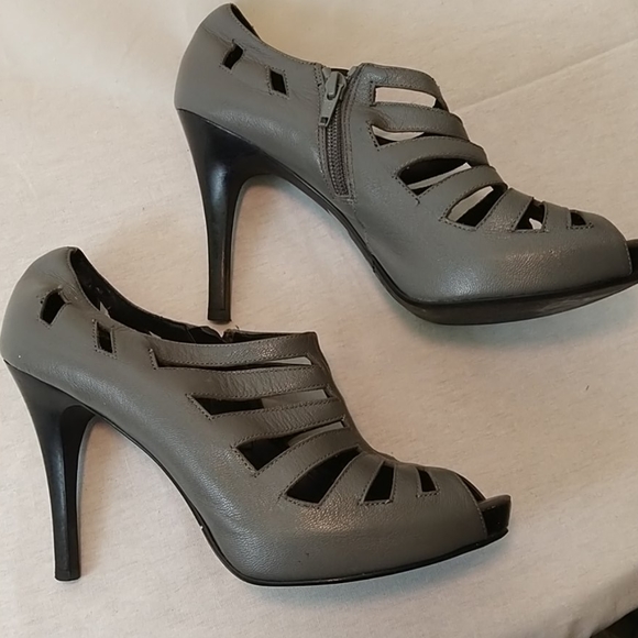 Pumps - Picture 3 of 7